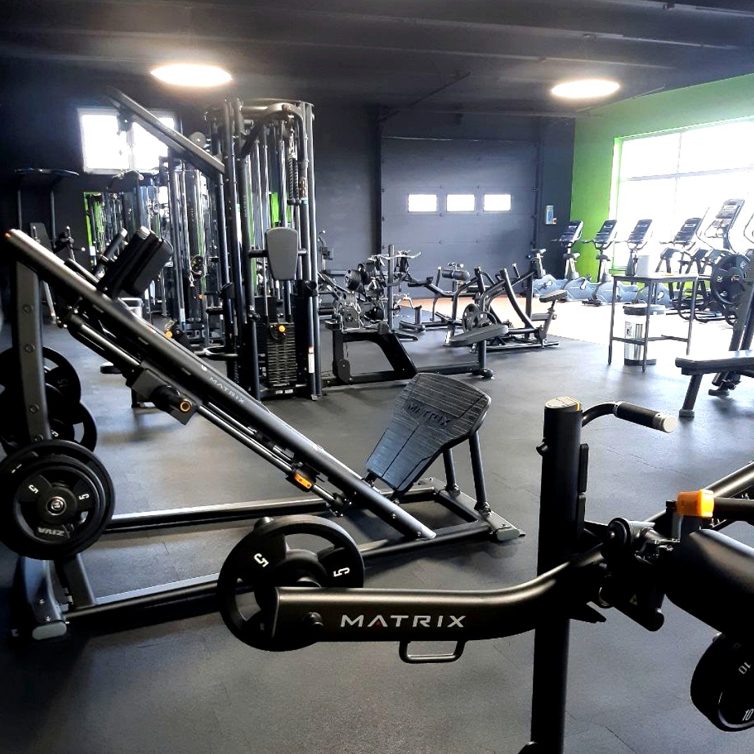 Kraftgeräte-Bereich mit modernen Maschinen