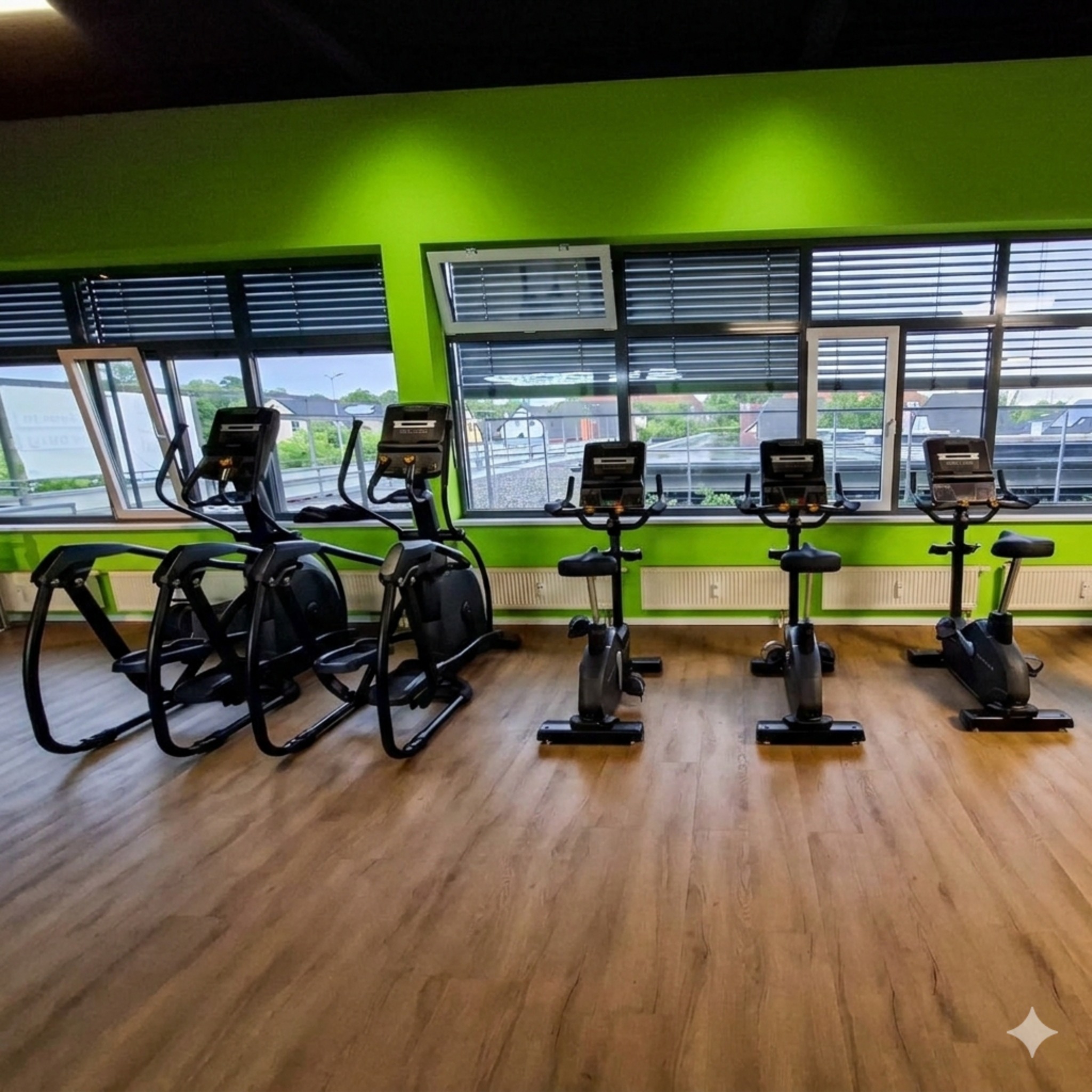 Kraftgeräte-Bereich mit modernen Maschinen