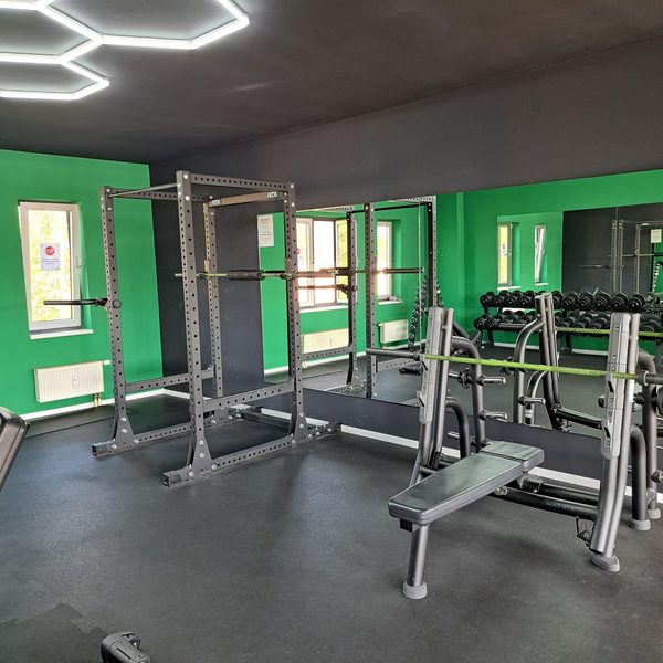 Power Rack ATX und Hantelbank